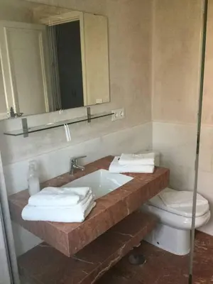 Un baño de Apartamentos RG Conde de Ibarra con GARAJE