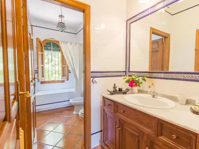 Un baño de Villa in Priego with pool near Sierras Subbéticas