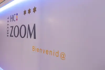 Certificado, premio, señal o documento que está expuesto en Hotel Hc Zoom