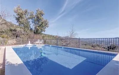 Piscina en o cerca de 8 Bedroom Lovely Home In Iznájar