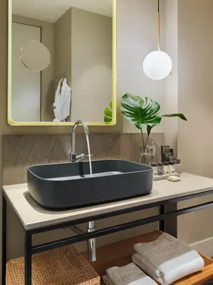 Un baño de H10 Palacio Colomera