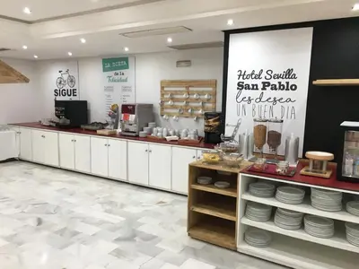 Comida en o cerca de este hotel