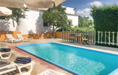 Piscina en o cerca de Awesome Home In Osuna