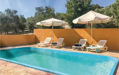 Piscina en o cerca de Awesome Home In Osuna