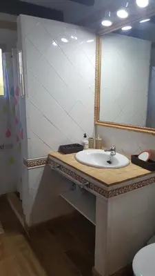 Un baño de EL REFUGIO DE POPEA