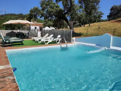 Piscina en o cerca de CASA RURAL LA DEHESILLA