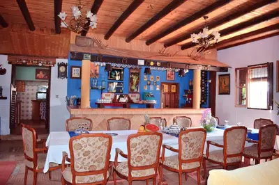 Zona de estar de Elegant Villa in Palenciana with Pool