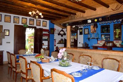 Bebidas en Elegant Villa in Palenciana with Pool