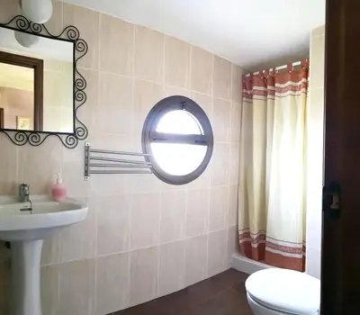 Un baño de Elegant Villa in Palenciana with Pool