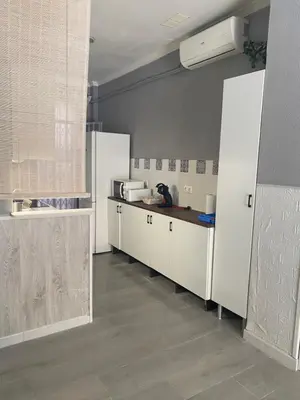 Una cocina o zona de cocina en Apto con patio y barbacoa BBQ H de la Reina