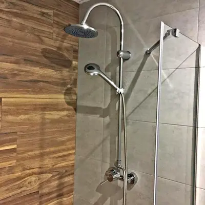 Un baño de Urban Suites El Postigo
