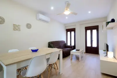 Zona de estar de Rosas en la Balconada & Apartment with Parking in Córdoba Historic Center