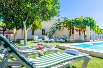 Piscina en o cerca de Huerta la Pimentada