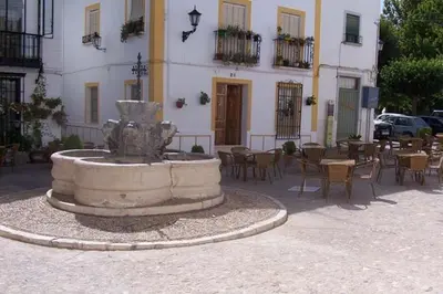 Edificio en el que se encuentra el hostal o pensión