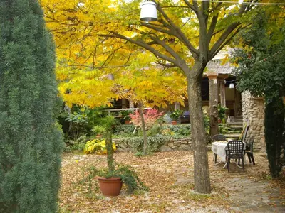 Jardín al aire libre en La Casita con piscina privada de tres dormitorios