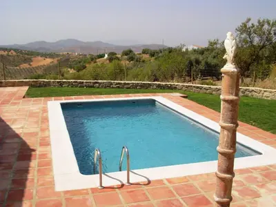 Piscina en o cerca de Cottage with Pool Views