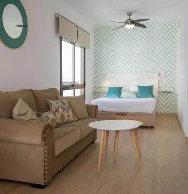 Zona de estar de Santa Marina Central Loft by Valcambre