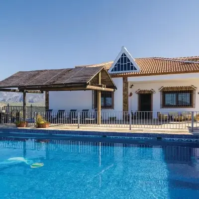 Cozy Home In Iznájar With Kitchen