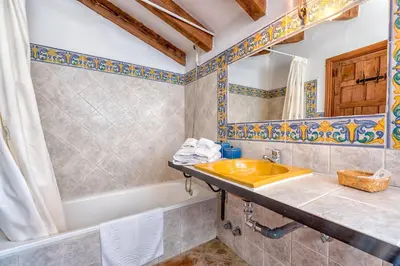 Un baño de Lagar los Pilones