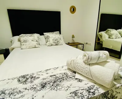 Cama o camas de una habitación en Entrenaranjos Calle Pérez de Castro