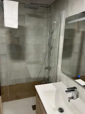Un baño de Entrenaranjos Calle Pérez de Castro