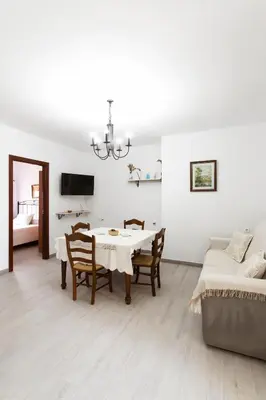 Una televisión o centro de entretenimiento en Molino de Lucero, casa rural