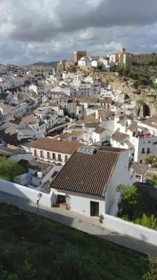 Vista general de Setenil de las Bodegas o vista desde el apartamento