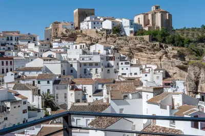 Vista general de Setenil de las Bodegas o vista desde el apartamento