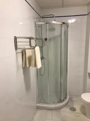 Un baño de 2.1 Apartamentos Arguiñan