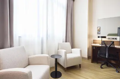 Una televisión o centro de entretenimiento en Hilton Garden Inn Sevilla