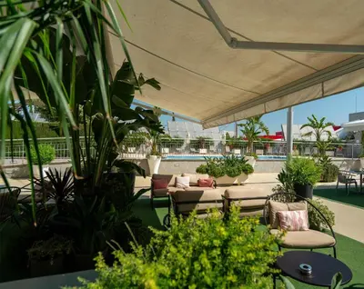 Jardín al aire libre en Hilton Garden Inn Sevilla