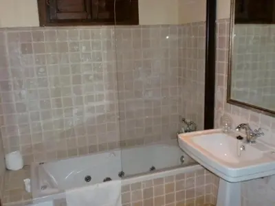 Un baño de Hospedería del Monasterio