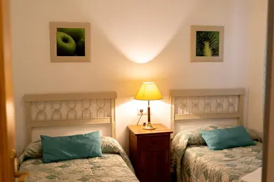 Cama o camas de una habitación en Bajo La Higuera FAMORCAS