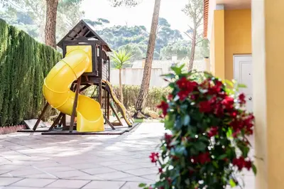 Zona de juegos infantil en Casa el Rincón del Lago Alojamiento Rural
