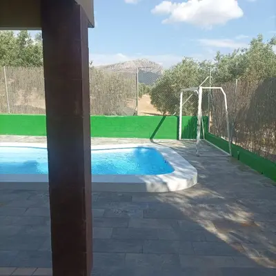 Piscina en o cerca de Casa rural “Las Espinosas”