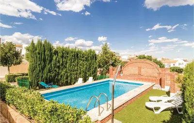 Piscina en o cerca de 3 Bedroom Awesome Home In Hornachuelos