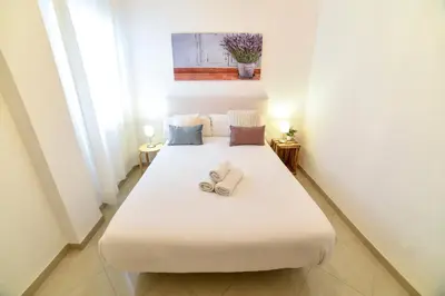 Cama o camas de una habitación en Alohamundi San Leandro