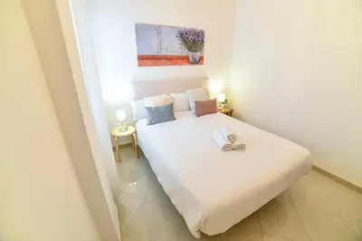 Cama o camas de una habitación en Alohamundi San Leandro