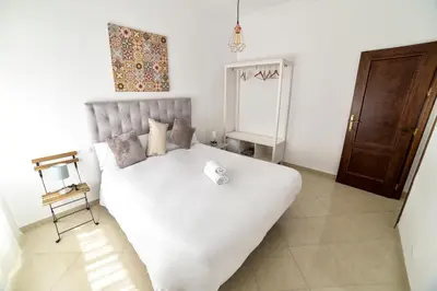 Cama o camas de una habitación en Alohamundi San Leandro