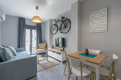 Una televisión o centro de entretenimiento en AvantiStays Huerto del Rey, acogedor y con encanto