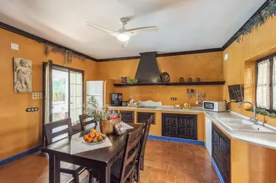 Una cocina o zona de cocina en Casa Rural La Teja