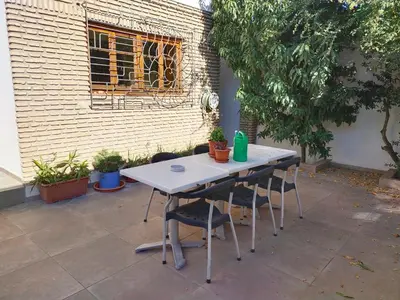 Un patio o zona al aire libre en Preciosa casa grande con patio en Sevilla 8PAX