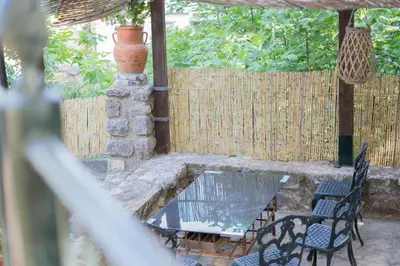 Un patio o zona al aire libre en Hostal Caseria San José de Hutar
