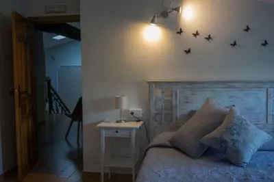 Cama o camas de una habitación en Hostal Caseria San José de Hutar