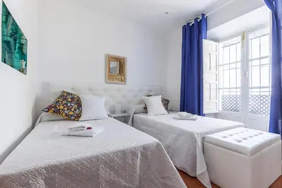 Cama o camas de una habitación en CASA DE LA LUZ -Elegante Casco Antiguo 5-Hab