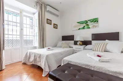 Cama o camas de una habitación en CASA DE LA LUZ -Elegante Casco Antiguo 5-Hab