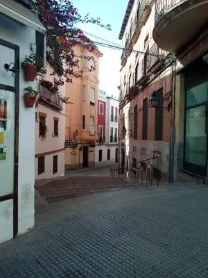 Edificio en el que se encuentra el hostal o pensión
