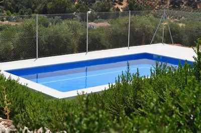 Piscina en o cerca de Casa Rural la Serrana