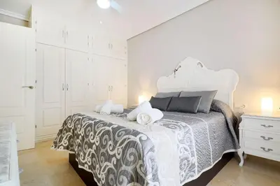 Cama o camas de una habitación en Duque de Hornachuelos, parking en pleno centro