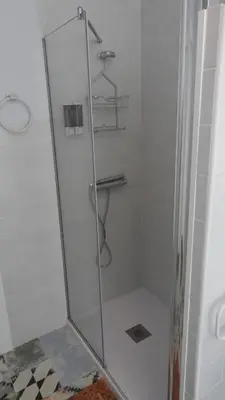 Un baño de Viviendas con Fines Turisticos ``La Jamuga´´